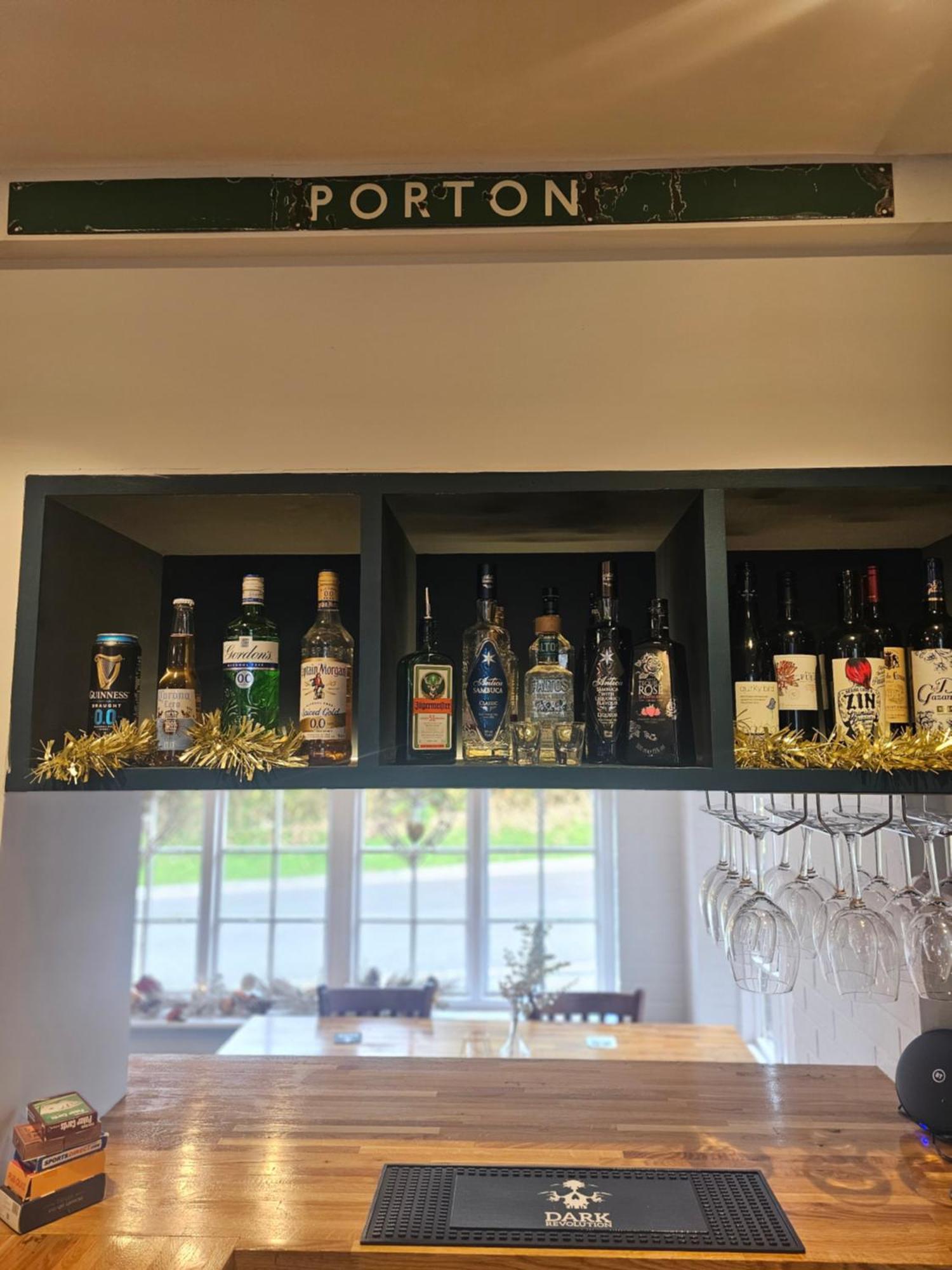 The Old Railway Hotel Porton Екстериор снимка